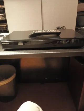 Home Cinema Samsung con altavoces y mando