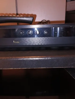 Home Cinema Samsung con altavoces y mando