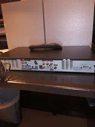 Home Cinema Samsung con altavoces y mando