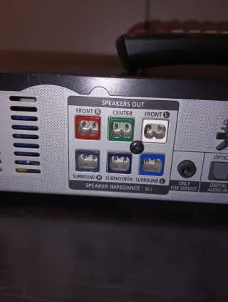 Home Cinema Samsung con altavoces y mando