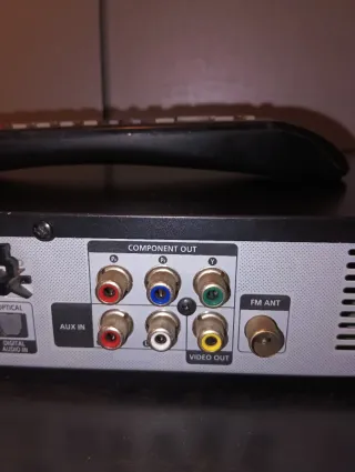 Home Cinema Samsung con altavoces y mando