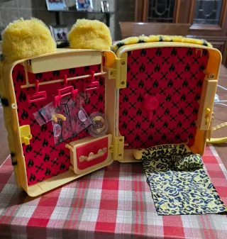 Bambola Na Na Na Surprise con valigetta