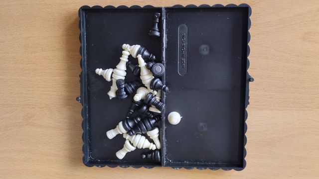 Juego Ajedrez y Parchís Magnético Plegable