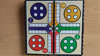 Gioco da Tavolo Magnetico Pieghevole: Scacchi e Parchis