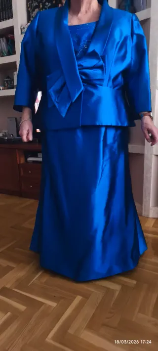 Traje de fiesta azul hecho a medida