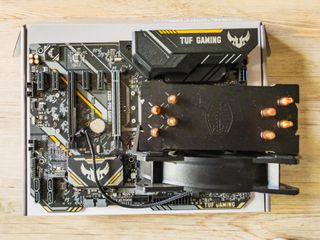 Intel i7 8700K + Placa ASUS B360 + Corsair VS650