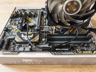 Intel i7 8700K + Placa ASUS B360 + Corsair VS650