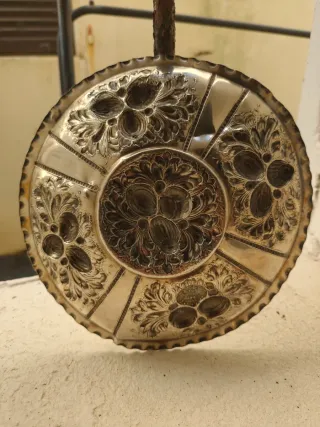 Bandeja antigua de plata labrada