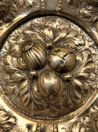 Bandeja antigua de plata labrada