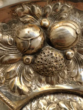 Bandeja antigua de plata labrada