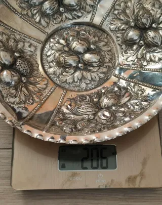 Bandeja antigua de plata labrada