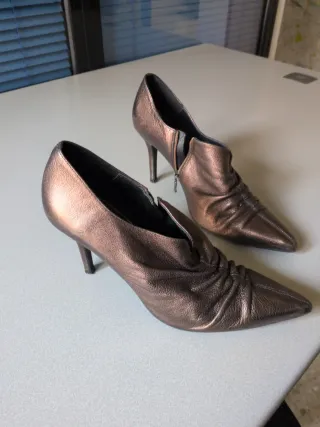Zapatos de tacón salón bronce
