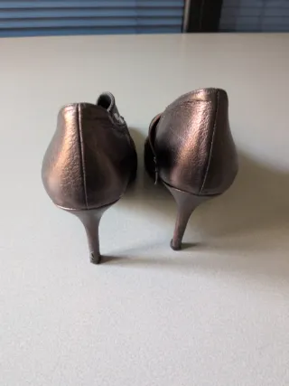 Zapatos de tacón salón bronce