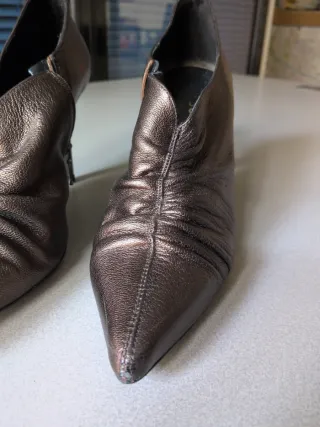 Zapatos de tacón salón bronce