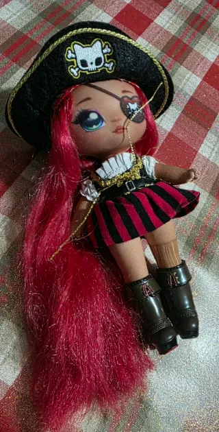 Na Na Na Surprise bambola pirata