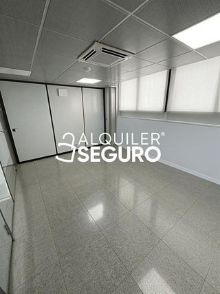 Local comercial en alquiler en Santa Eugenia en Madrid