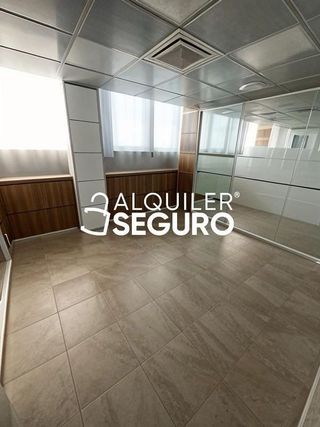 Local comercial en alquiler en Santa Eugenia en Madrid
