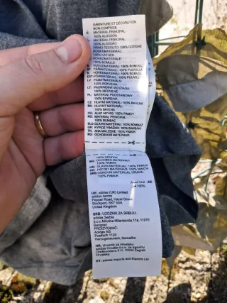 T-shirt Adidas grigia con logo bianco – Taglia M