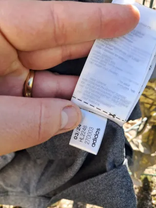 T-shirt Adidas grigia con logo bianco – Taglia M