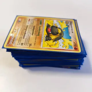 Set di oltre 200 carte Pokémon rare e vintage