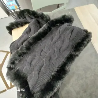 Mantella lana e pelliccia nera taglia unica