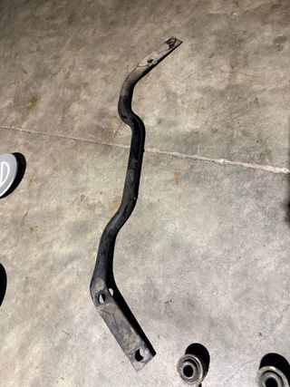 Barra sub chasis volvo 940