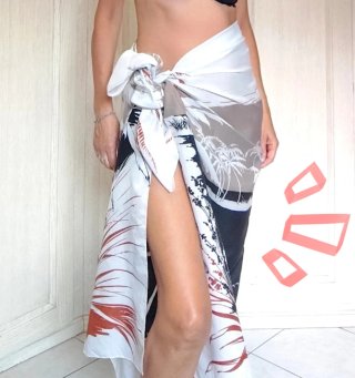 Pareo fantasia tropicale. Cm 154 x 111.