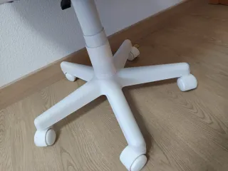 Silla de estudio ATR blanca y rosa