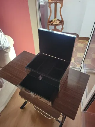 Joyero expositor espejo diseño floral