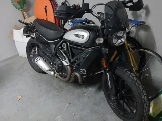 Ducati Scrambler Icon Dark 800