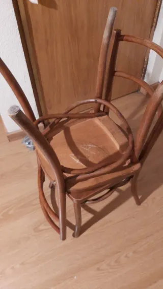 2 Sillas francesas de madera tallada