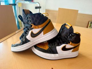 Zapatillas Jordan Negras y Amarillas