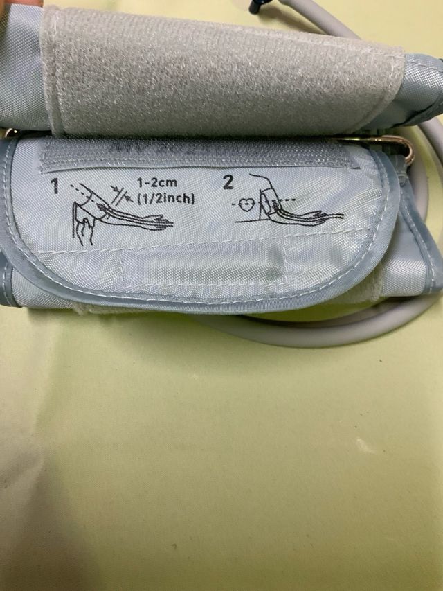 OMRON X2 Essential Tensiómetro Brazo