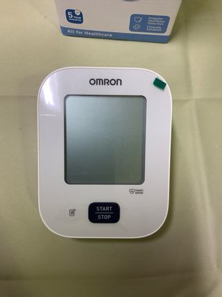 OMRON X2 Essential Tensiómetro Brazo