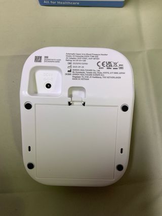 OMRON X2 Essential Tensiómetro Brazo