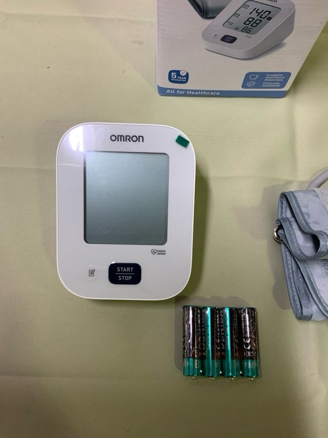 OMRON X2 Essential Tensiómetro Brazo