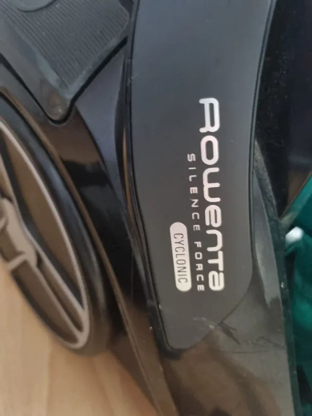 Aspirador Rowenta con manguera y tubo cyclonic