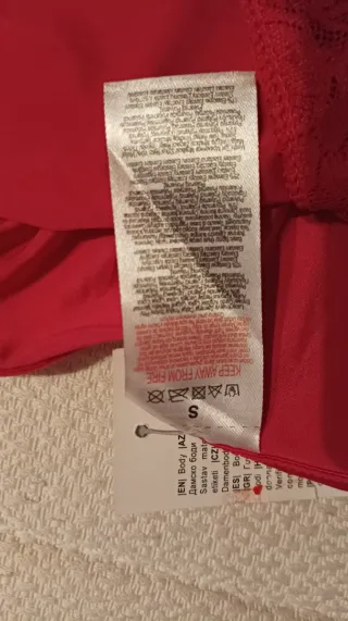 Body fucsia con etiqueta tS encaje y trasparente,