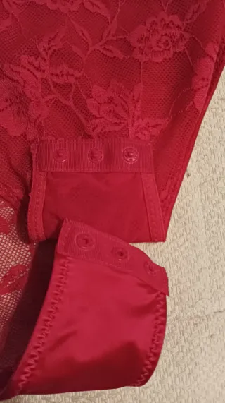 Body fucsia con etiqueta tS encaje y trasparente,