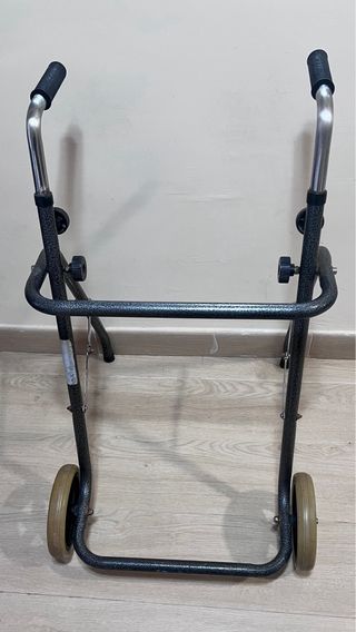 Andador Plegable con Ruedas