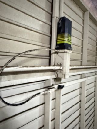 Puerta metálica para parking