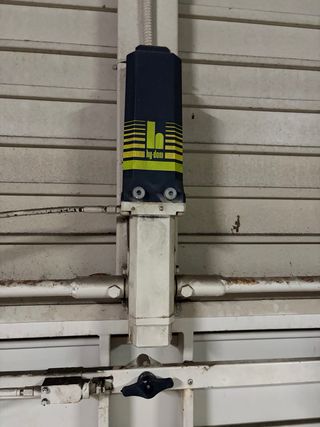 Puerta metálica para parking