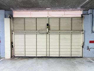 Puerta metálica para parking