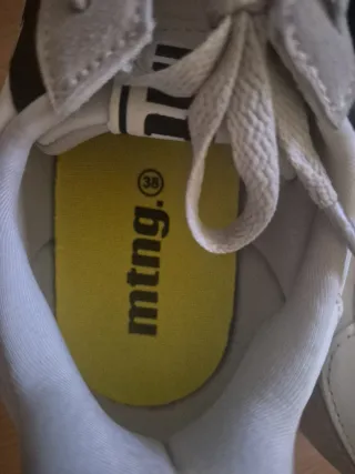 Zapatillas MTNG grises y blancas