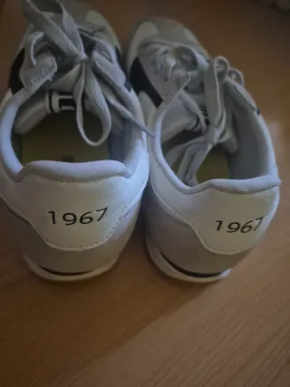 Zapatillas MTNG grises y blancas