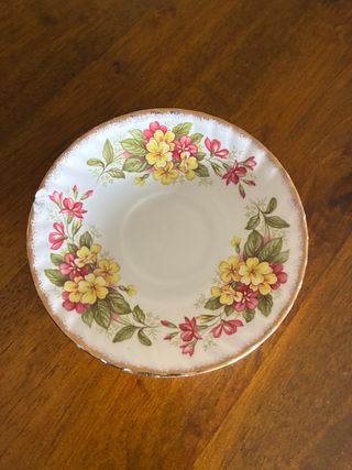 Taza y platillo de porcelana fina