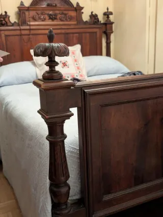 Cama de madera antigua , para colchón de 135 cm