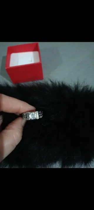 Anillo de plata con circonita