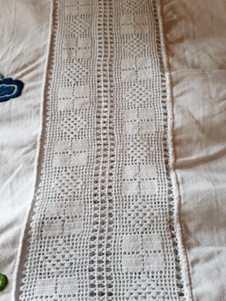 Colcha de lino bordada a mano
