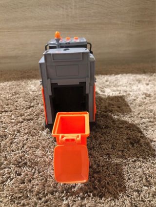 Coche de juguete barredora